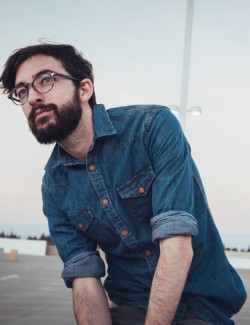 50161f3da86d52372a779a4ac61ccbbf_man-698-c-90